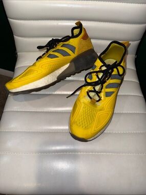 Adidas men’s Athletic Sneakers with Gray Stripes